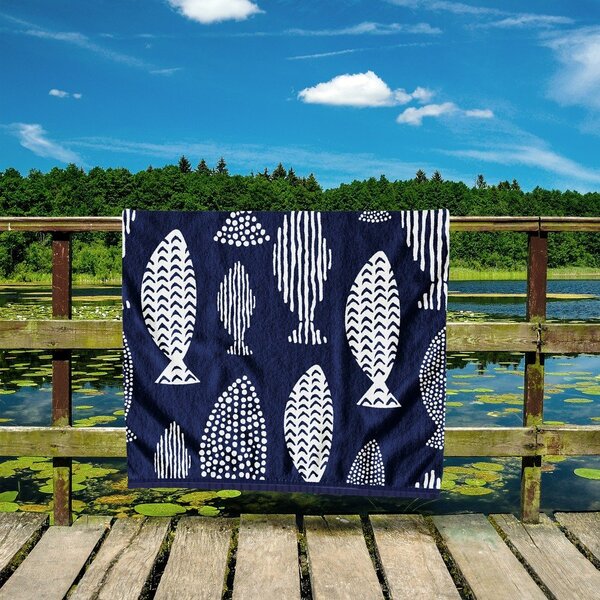 Tamnoplavi ručnik za plažu 90x180 cm Fish - DecoKing