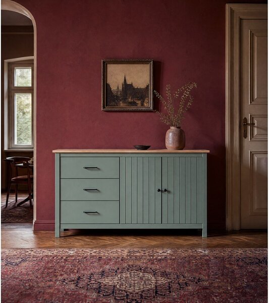 Zelena/u prirodnoj boji niska komoda od masivnog bora 150x80 cm Miranda – Marckeric