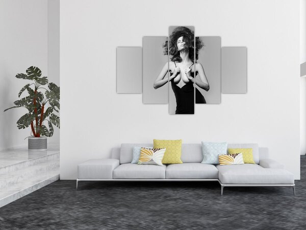 Slika ženske v črni obleki (150x105 cm)