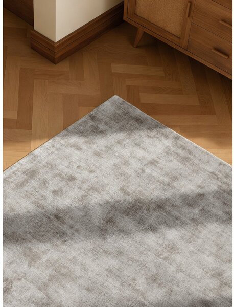Sivi ručno rađen tepih viskozan 120x180 cm Noemi – Vikosa