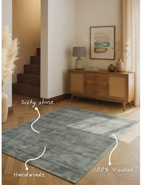 Svijetlo plavi ručno rađen tepih viskozan 80x150 cm Noemi – Vikosa