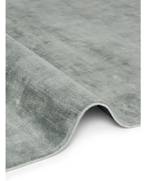 Svijetlo plavi ručno rađen tepih viskozan 80x150 cm Noemi – Vikosa