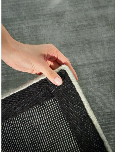 Svijetlo plavi ručno rađen tepih viskozan 80x150 cm Noemi – Vikosa