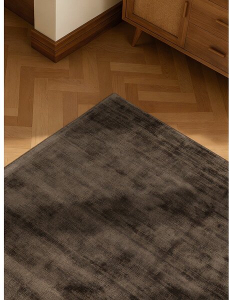 Smeđi ručno rađen tepih viskozan 120x180 cm Noemi – Vikosa