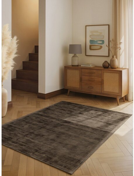Smeđi ručno rađen tepih viskozan 120x180 cm Noemi – Vikosa