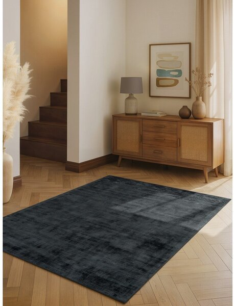Crni ručno rađen tepih viskozan 120x180 cm Noemi – Vikosa