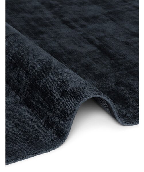 Crni ručno rađen tepih viskozan 120x180 cm Noemi – Vikosa