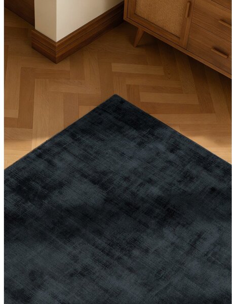 Crni ručno rađen tepih viskozan 120x180 cm Noemi – Vikosa