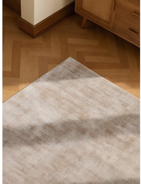 Bež ručno rađen tepih viskozan 120x180 cm Noemi – Vikosa