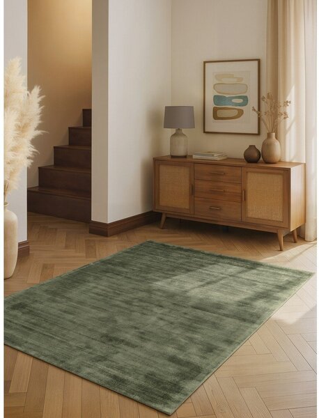 Zeleni ručno rađen tepih viskozan 80x150 cm Noemi – Vikosa
