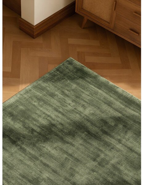 Zeleni ručno rađen tepih viskozan 80x150 cm Noemi – Vikosa