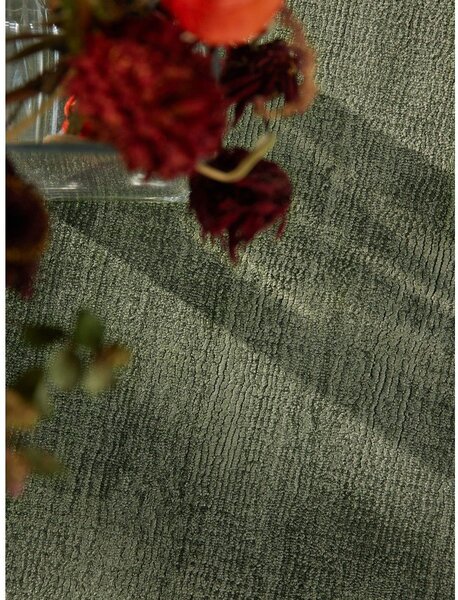 Zeleni ručno rađen tepih viskozan 80x150 cm Noemi – Vikosa