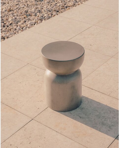 Okrugao vrtni stolić betonski ø 32 cm Garbet – Kave Home