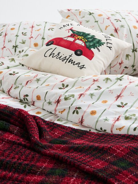 Sinsay - Božićne navlake za jastuke s motivom darova i auta s božićnim drvcem (pakiranje 2)