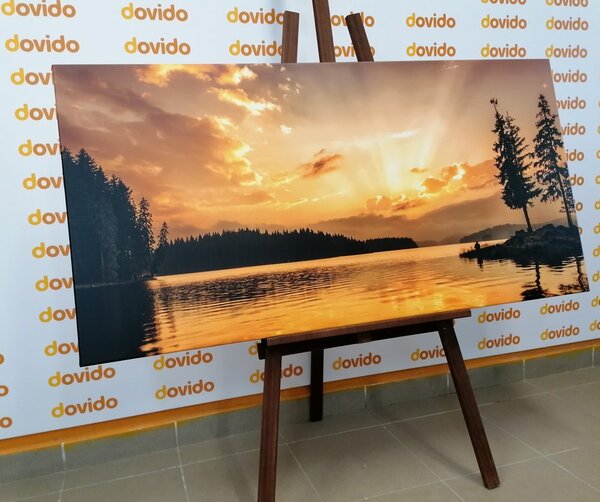 Slika odsjaj planinskog jezera