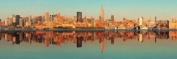 Slika čaroban New York u odsjaju u vodi