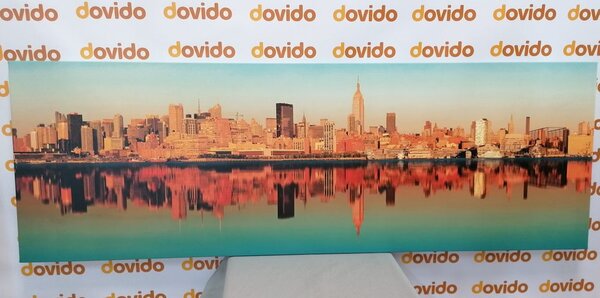 Slika čaroban New York u odsjaju u vodi