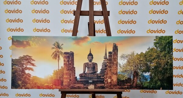 Slika kip Buddhe u parku Sukhothai