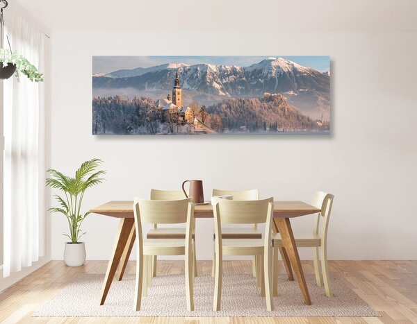 Slika crkva kod jezera Bled u Sloveniji