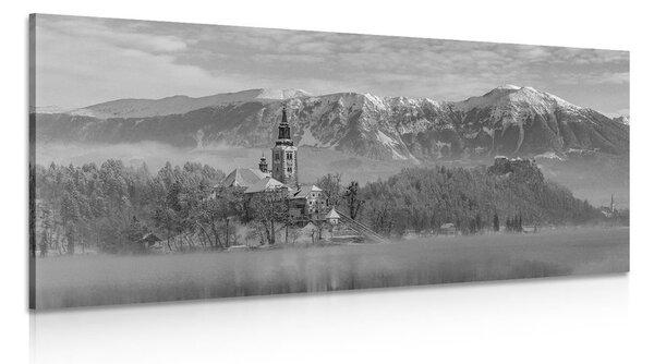 Slika crkva kod jezera Bled u Sloveniji u crno-bijelom dizajnu