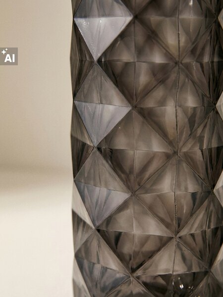 Sinsay - Dekorativna LED svjetiljka s geometrijskim reljefom