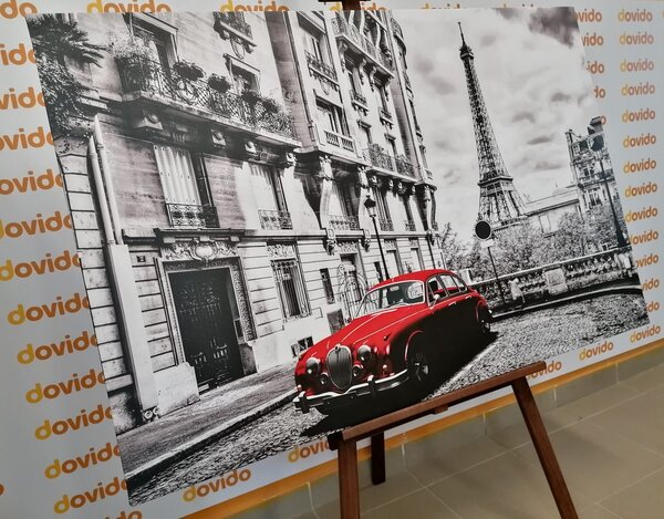 Slika crveni retro auto u Parizu