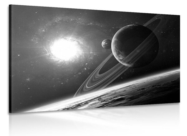 Slika planeta u svemiru u crno-bijelom dizajnu