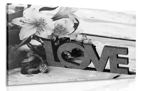 Slika s drvenim natpisom Love u crno-bijelom dizajnu
