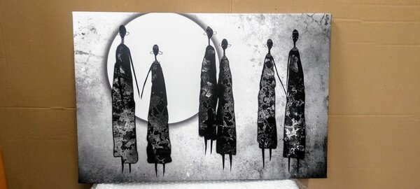 Slika afričke žene u crno-bijelom dizajnu