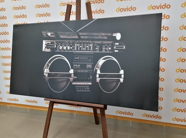 Slika disco radio iz 90-ih godina u crno-bijelom dizajnu