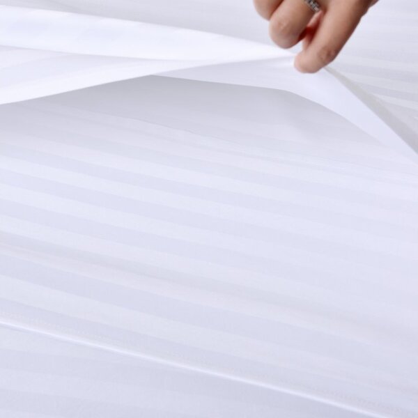 Hotelska posteljina od mikrovlakana JASMINE bijela - pruge 2 cm, hotelski džep Dimenzije posteljine: 70 x 90 cm | 140 x 220 cm