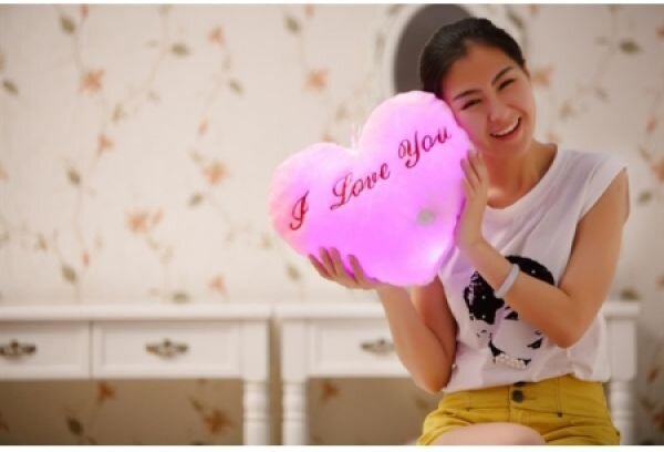 I Love You led jastuk u obliku srca koji mijenja boje