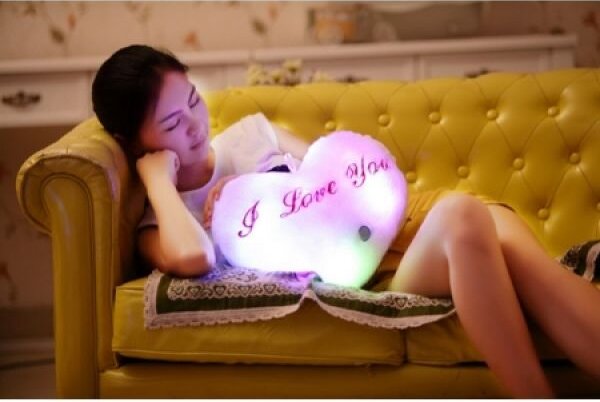 I Love You led jastuk u obliku srca koji mijenja boje